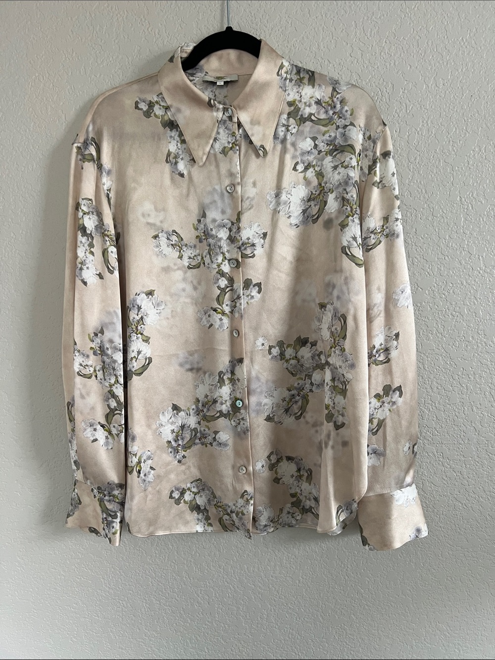 VINCE Hazy Blossom Long Sleeve Button-up Silk Blouse. Size Large - Picture 3 of 11